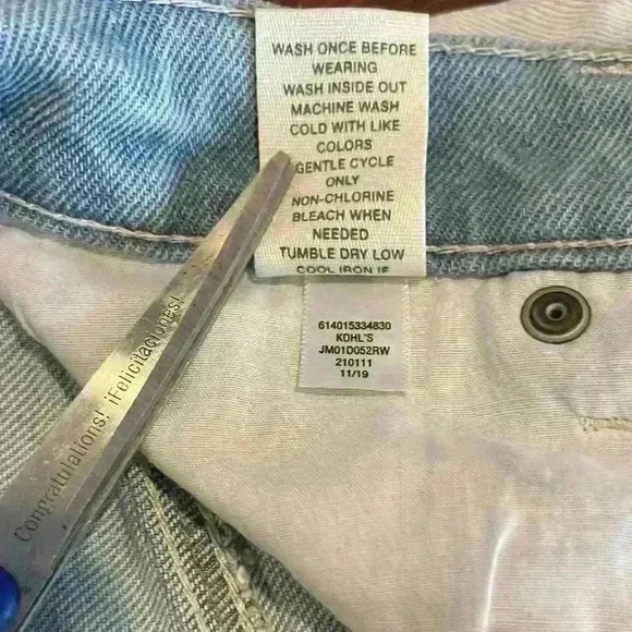 Mudd Women’s Hi-Rise Midi Flx Stretch light blue denim distressed shorts Size 5 - Picture 9 of 9